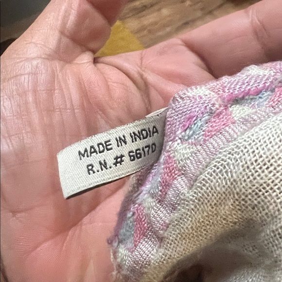 Vismaya Anthropolgie style Boho Crinkle Embroidered Fringe Scarf Wrap - Picture 4 of 6